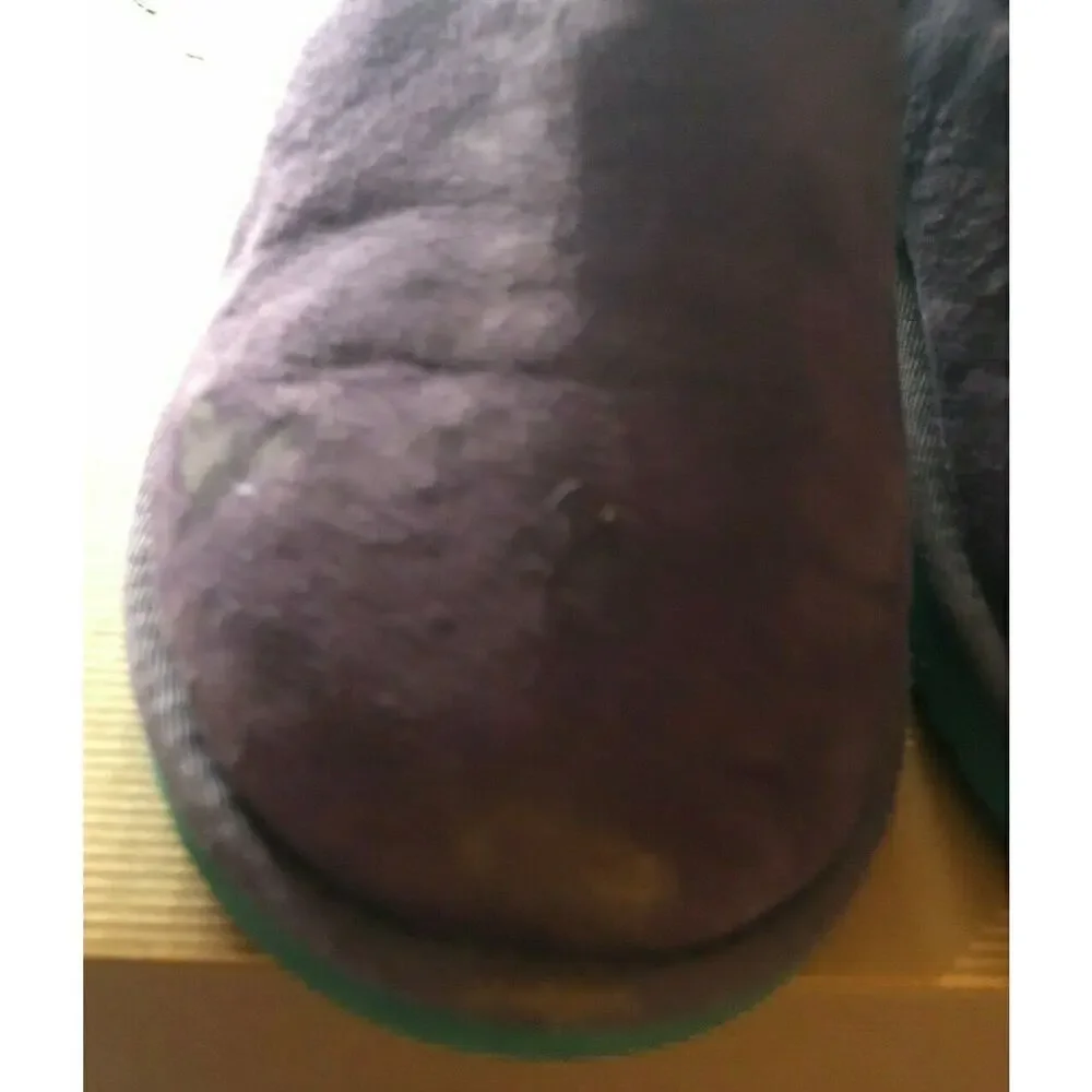 UGG Girls Short Purple Boots W. Button Big Girls Size 4